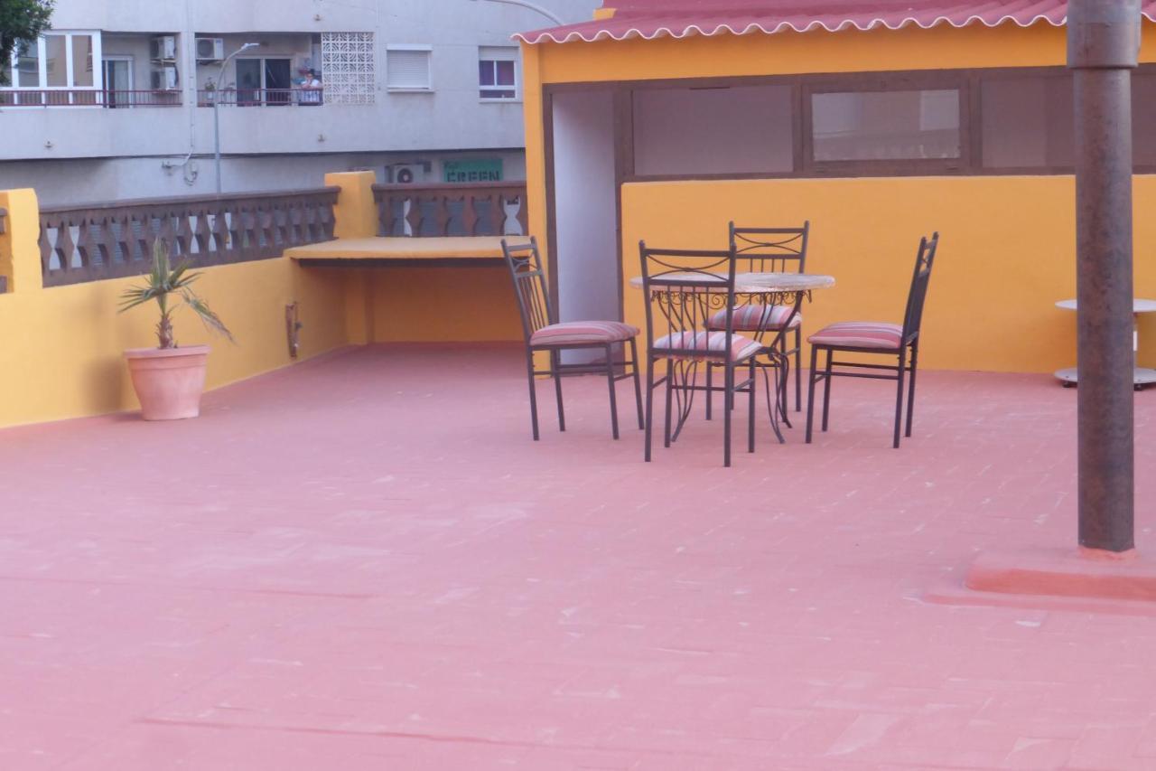 Agradable Casa Con Patio Y Terraza En El Centro Villa El Campello Eksteriør billede