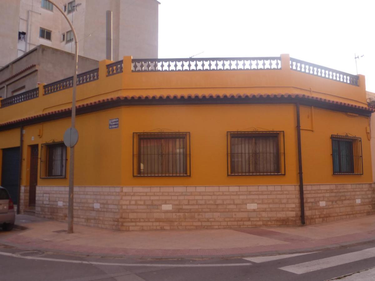 Agradable Casa Con Patio Y Terraza En El Centro Villa El Campello Eksteriør billede