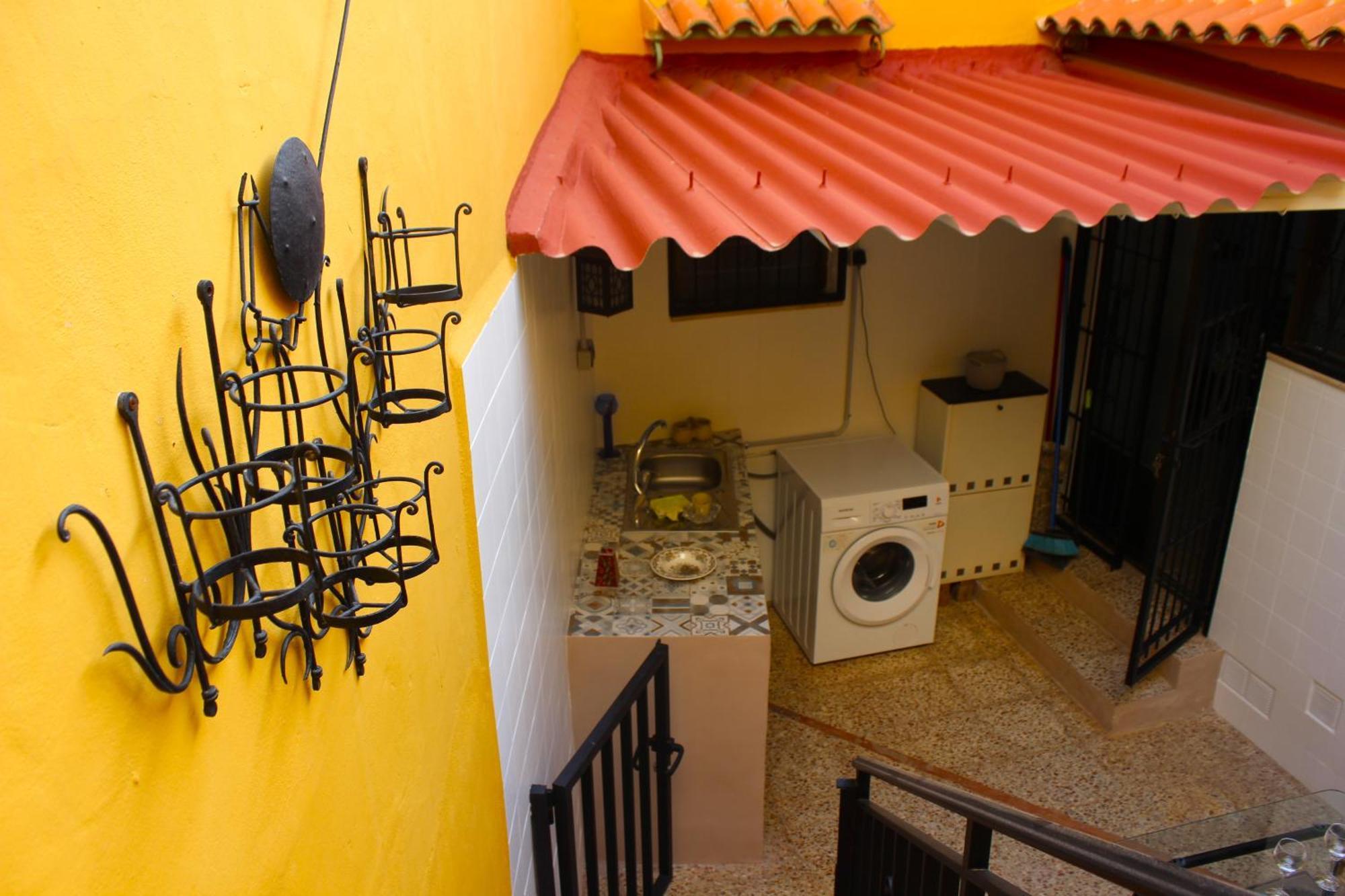 Agradable Casa Con Patio Y Terraza En El Centro Villa El Campello Eksteriør billede