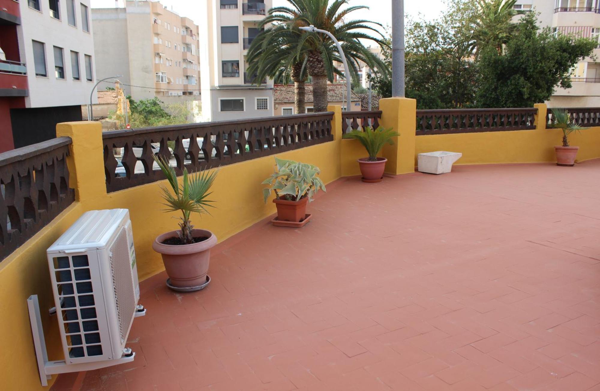 Agradable Casa Con Patio Y Terraza En El Centro Villa El Campello Eksteriør billede